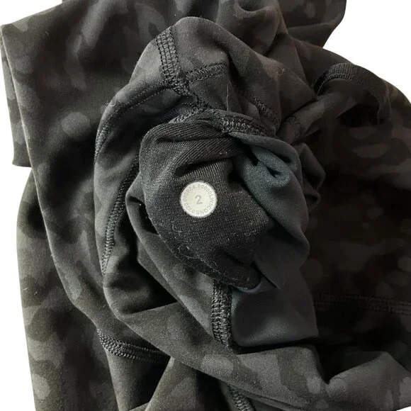Lululemon Leggings Womens 2 Black Camo High Rise Lululemon Wunder Train Tight - Picture 6 of 11